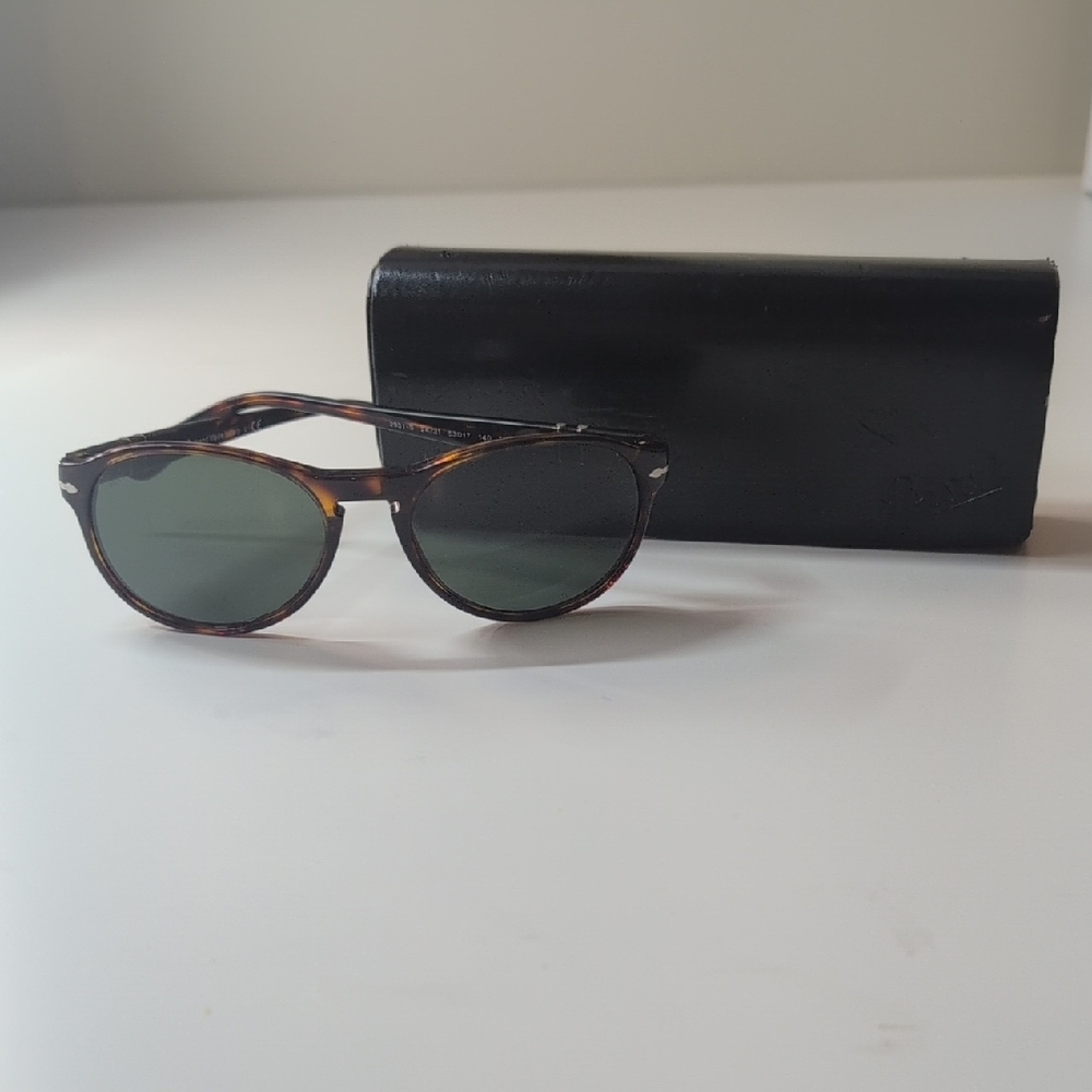 Tortoise Shell Sunglasses with Black Case